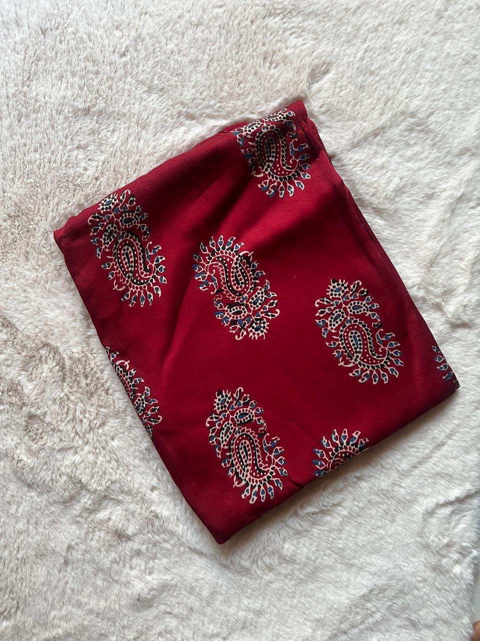 Marron Paisley print